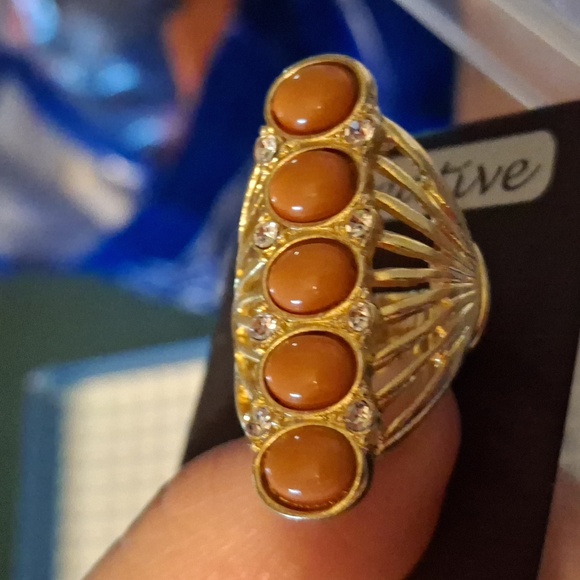 Jewelry - Ring orange coral NWT stretchy gold tone statement